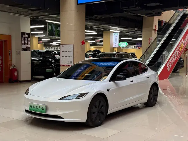 Фотография автомобиля — Tesla Model 3