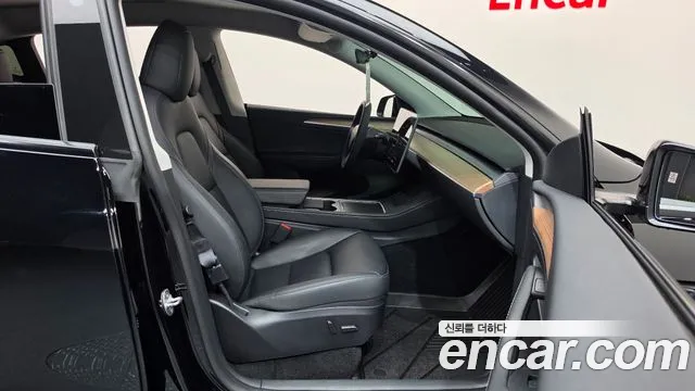 Tesla Model Y — Фото автомобиля 16
