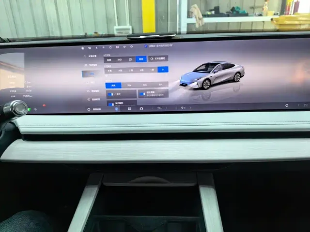 Geely Galaxy E8 — Фото автомобиля 12