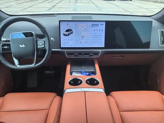 Li Auto L7 — Фото автомобиля 13
