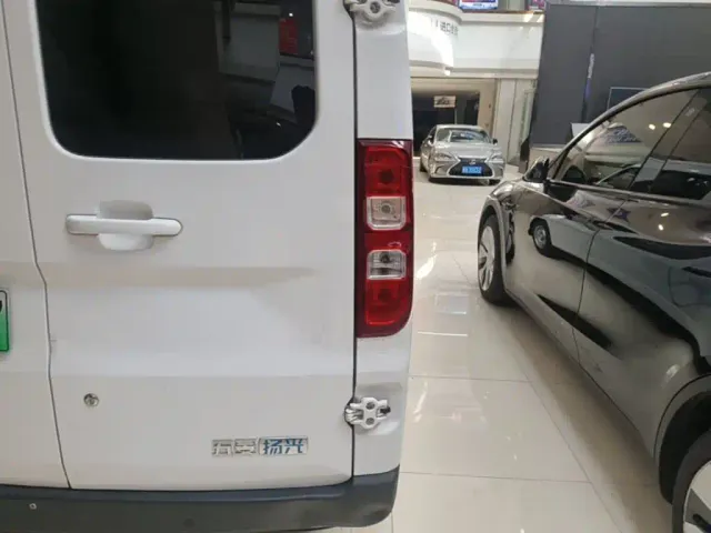 Wuling Yangguang — Фото автомобиля 7