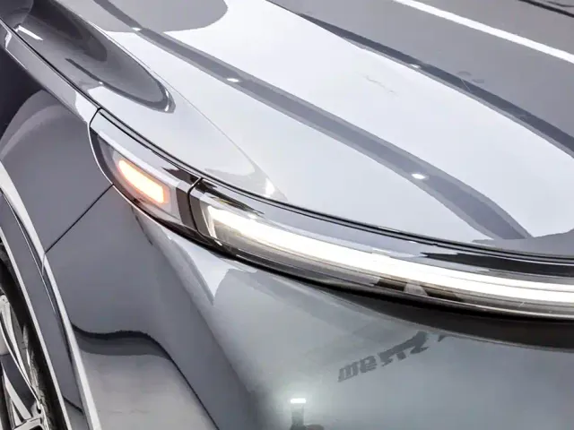 Li Auto L8 — Фото автомобиля 22