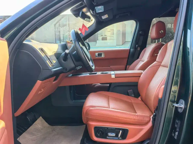 Li Auto L8 — Фото автомобиля 10