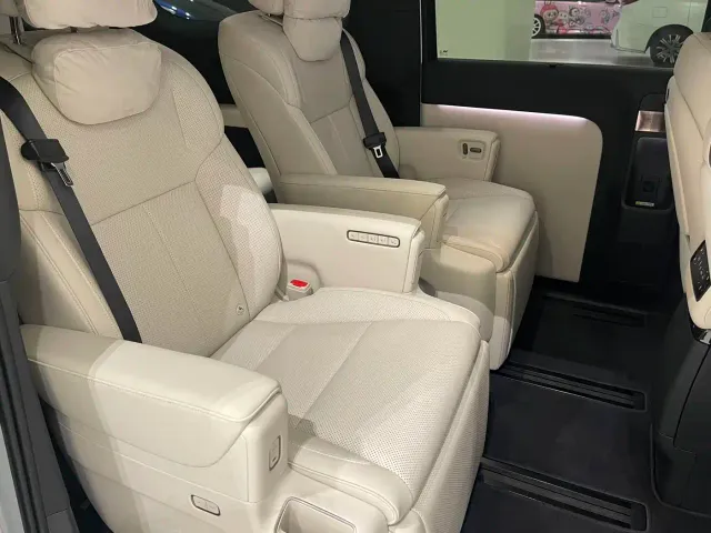 Li Auto MEGA — Фото автомобиля 13
