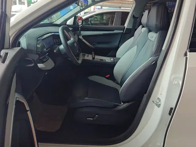 Geely Boyue L — Фото автомобиля 9