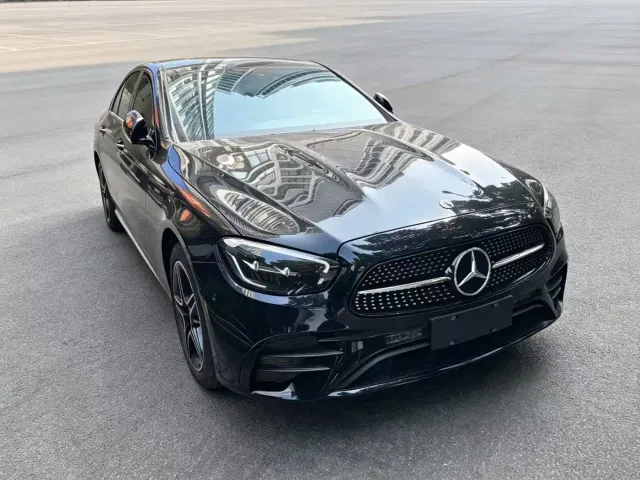 Mercedes-Benz E-Class — Фото автомобиля 3