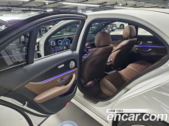 Mercedes-Benz E-Class — Фото автомобиля 13
