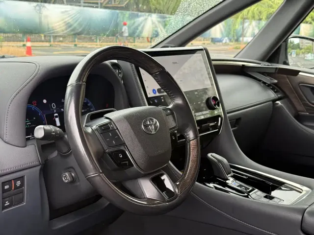 Toyota Vellfire — Фото автомобиля 9