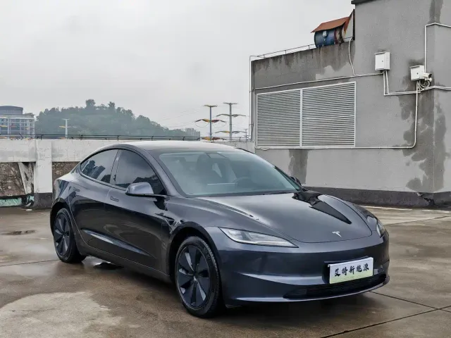 Tesla Model 3 — Фото автомобиля 3