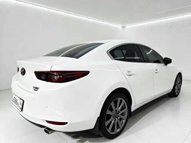 Mazda Axela — Фото автомобиля 4