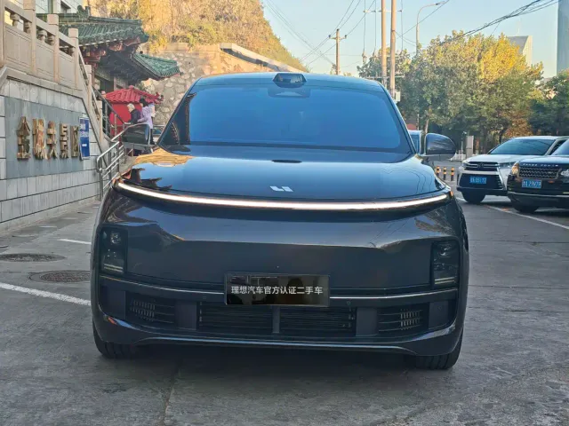 Li Auto L8 — Фото автомобиля 2