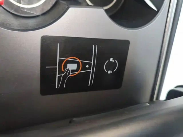 Tesla Model Y — Фото автомобиля 16