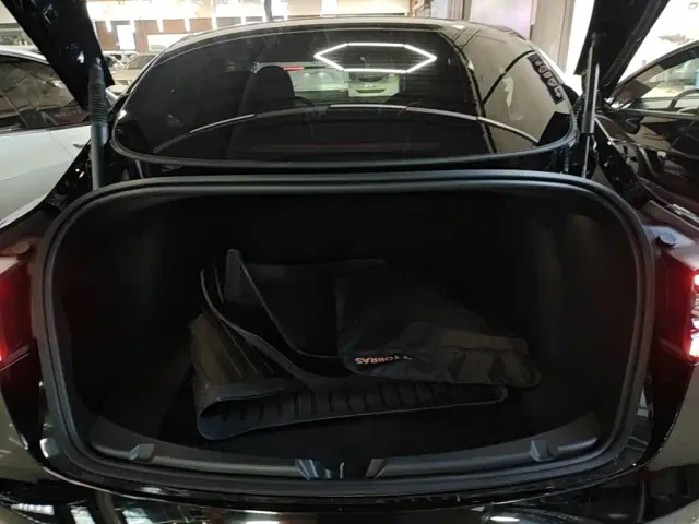 Tesla Model 3 — Фото автомобиля 18