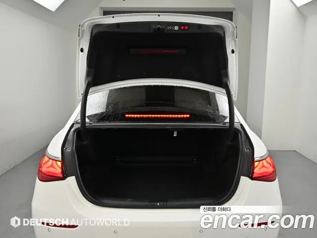 Mercedes-Benz E-Class — Фото автомобиля 19