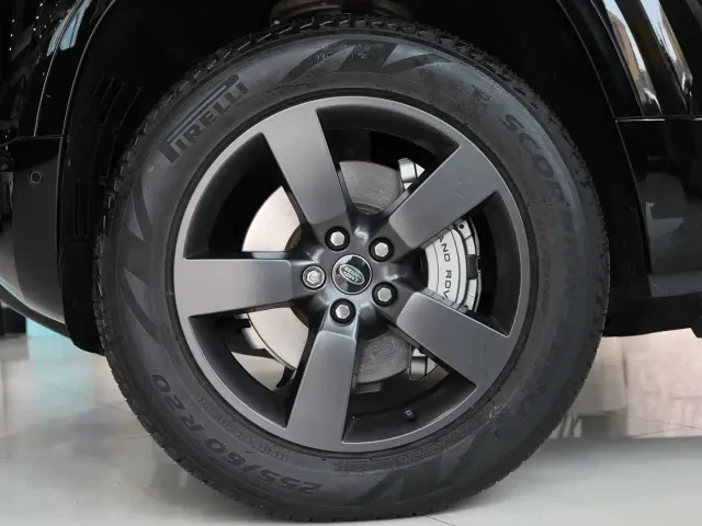 Land Rover Defender — Фото автомобиля 4