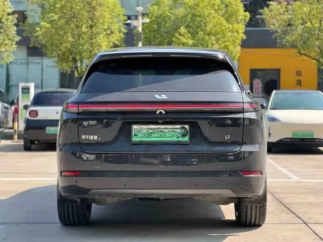 Li Auto L7 — Фото автомобиля 12