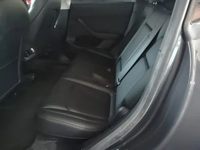 Tesla Model Y — Фото автомобиля 16