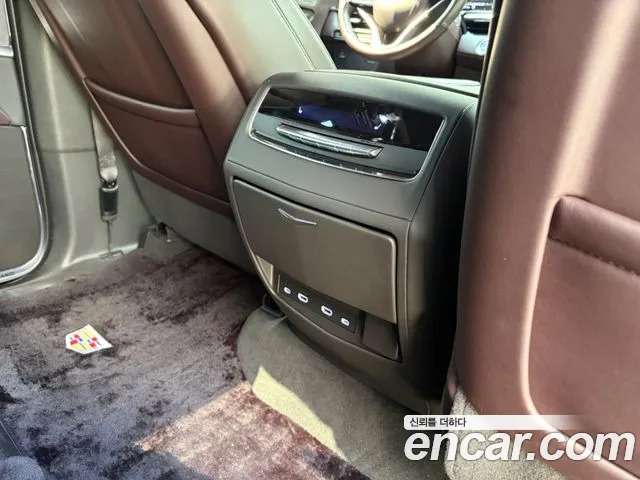 Cadillac Escalade Generation 5 — Фото автомобиля 13