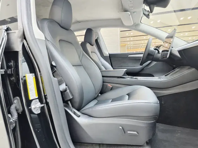 Tesla Model Y — Фото автомобиля 12