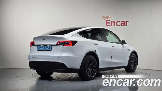 Tesla Model Y — Фото автомобиля 2