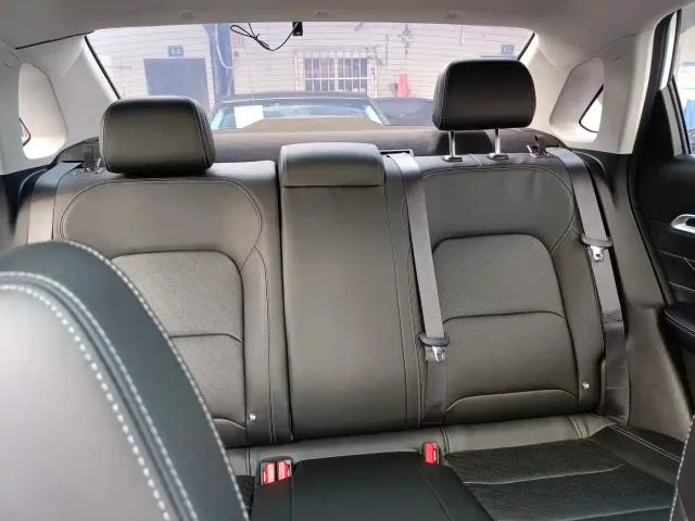 Geely Emgrand — Фото автомобиля 13