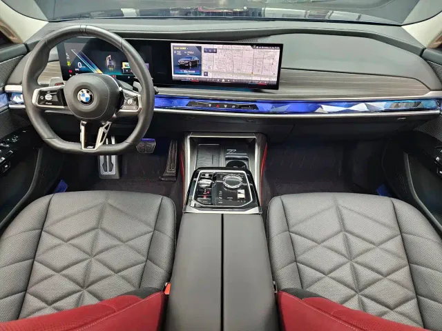 BMW 7 Series — Фото автомобиля 12