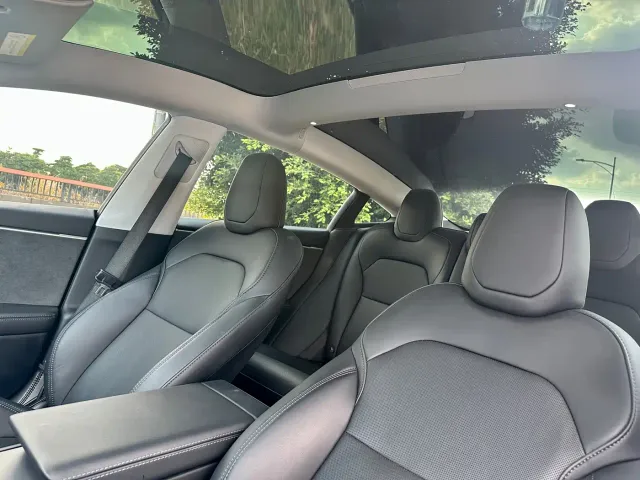 Tesla Model 3 — Фото автомобиля 17