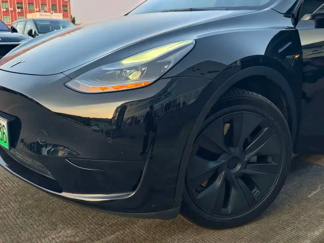 Tesla Model Y — Фото автомобиля 9