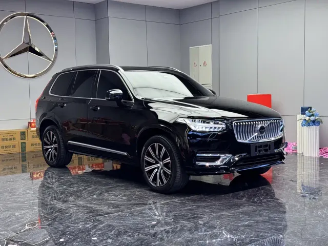Volvo XC90 — Фото автомобиля 3