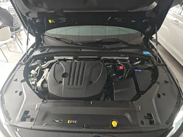 Volvo S90 — Фото автомобиля 19