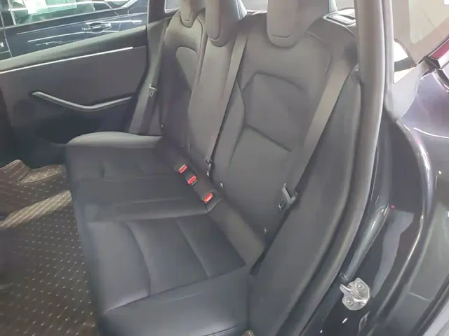 Tesla Model 3 — Фото автомобиля 16