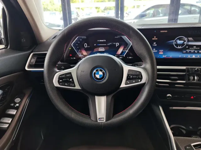 BMW i3 — Фото автомобиля 11