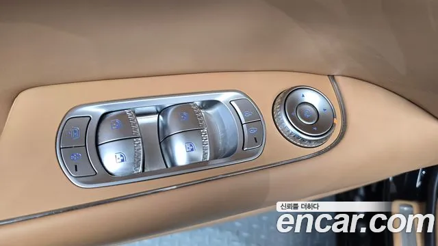 Genesis G90 Бензин 3.5 турбо AWD — Фото автомобиля 24