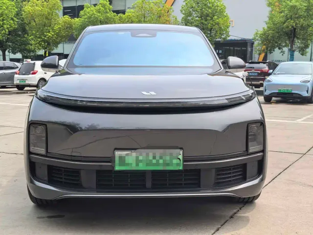 Li Auto L8 — Фото автомобиля 2
