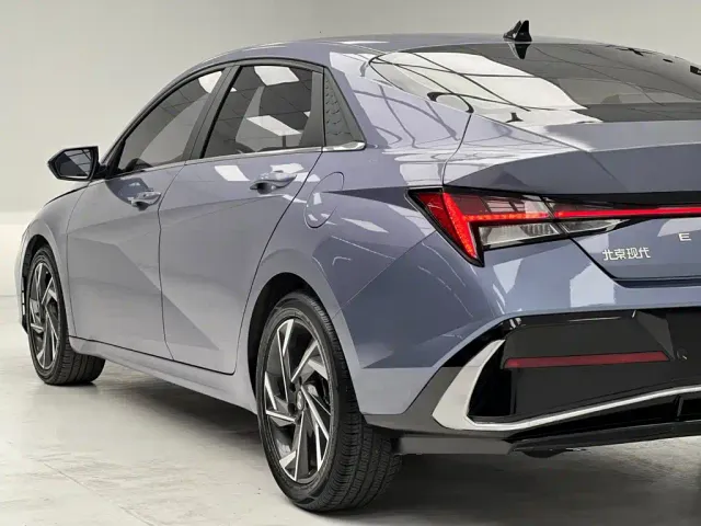 Hyundai Elantra — Фото автомобиля 18