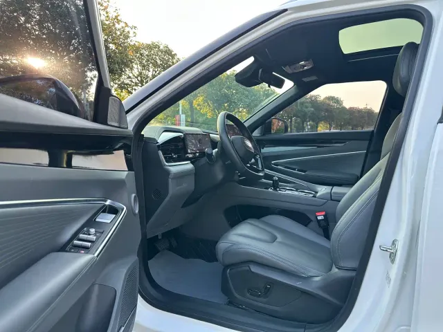 Geely Boyue — Фото автомобиля 10