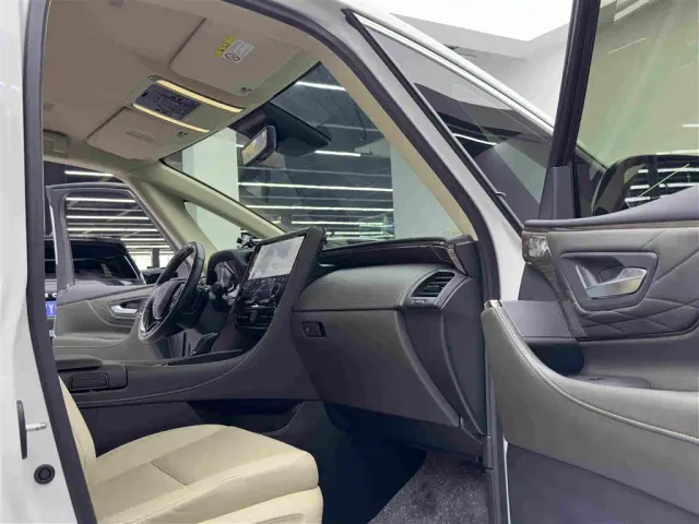Toyota Vellfire — Фото автомобиля 10