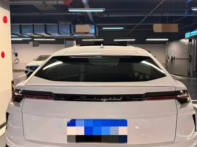 Lamborghini Urus — Фото автомобиля 3