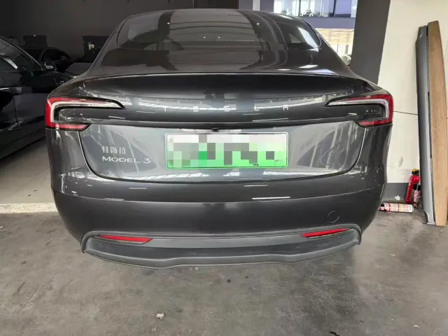 Tesla Model 3 — Фото автомобиля 14