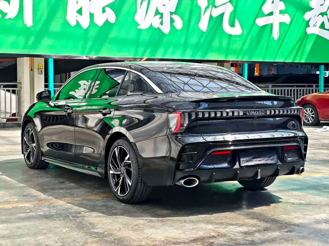 Lynk & Co 03 — Фото автомобиля 12