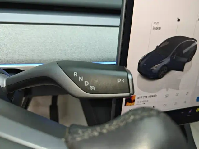 Tesla Model Y — Фото автомобиля 16