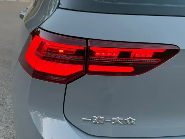 Volkswagen Golf — Фото автомобиля 9