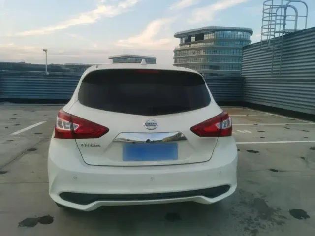 Nissan Tiida — Фото автомобиля 9