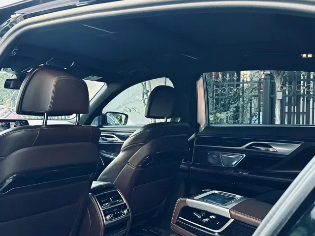 BMW 7 Series — Фото автомобиля 11