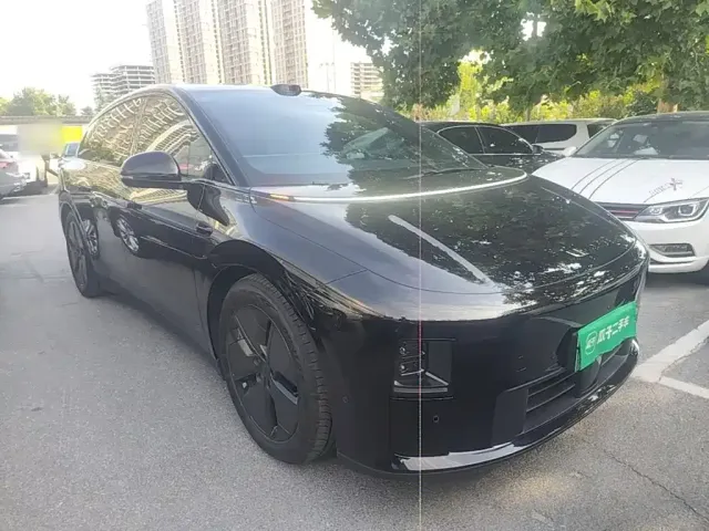 Li Auto Li Auto i6 2025 2WD Base Model — Фото автомобиля 3