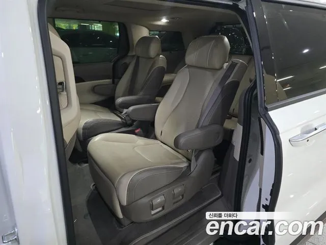 Kia Canival Carnival 4 поколение Дизель 7 мест Signature — Фото автомобиля 8