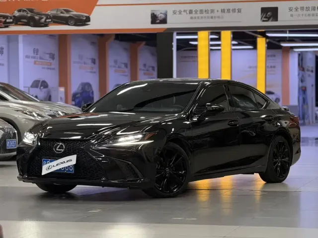 Фотография автомобиля — Lexus ES