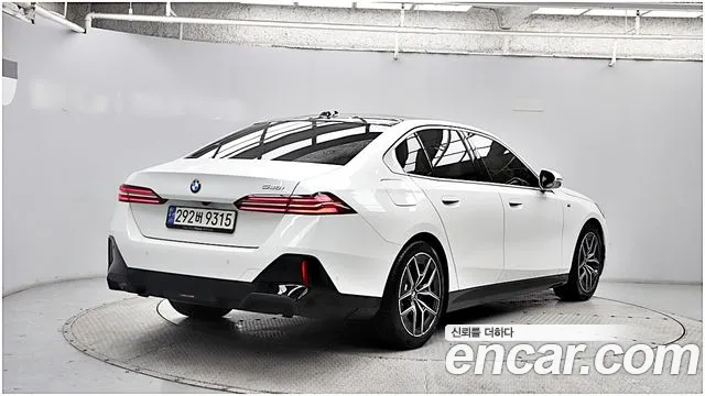 BMW 5 Series G60 — Фото автомобиля 4