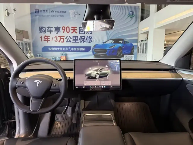 Tesla Model Y — Фото автомобиля 4