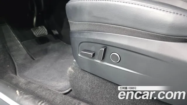 Tesla Model Y — Фото автомобиля 25